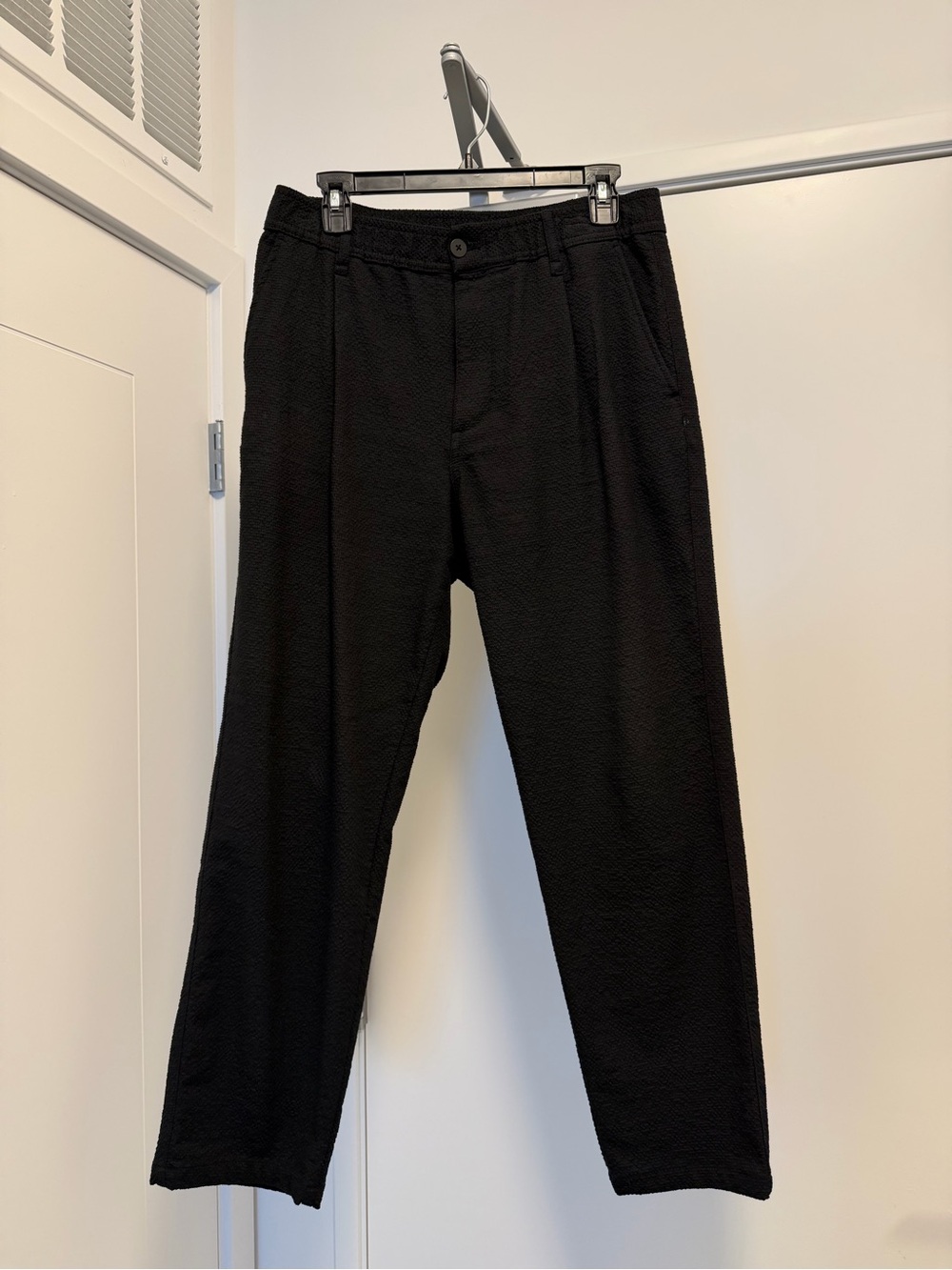 Men's Black Textured Seersucker Casual Trousers
